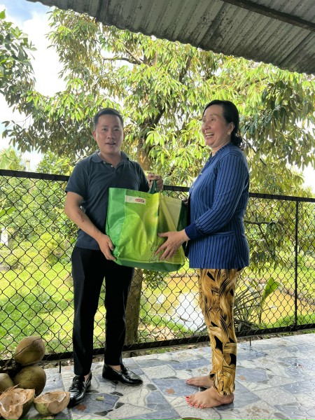 Hoạt động hỗ trợ nông hộ địa bàn khảo nghiệm năm 2023 tại Sóc Trăng