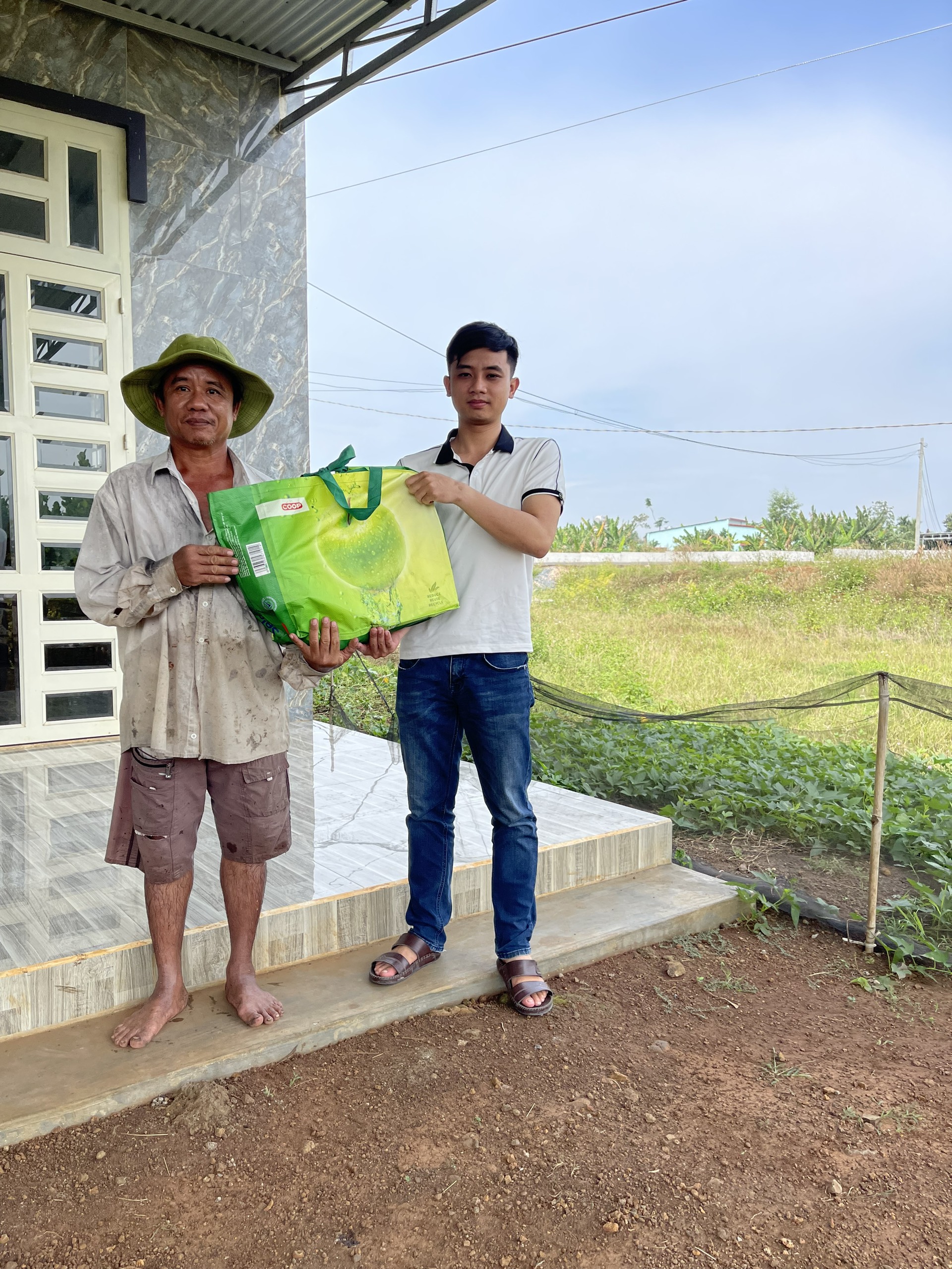 Hoạt động hỗ trợ nông hộ địa bàn khảo nghiệm năm 2023 tại Đồng Nai