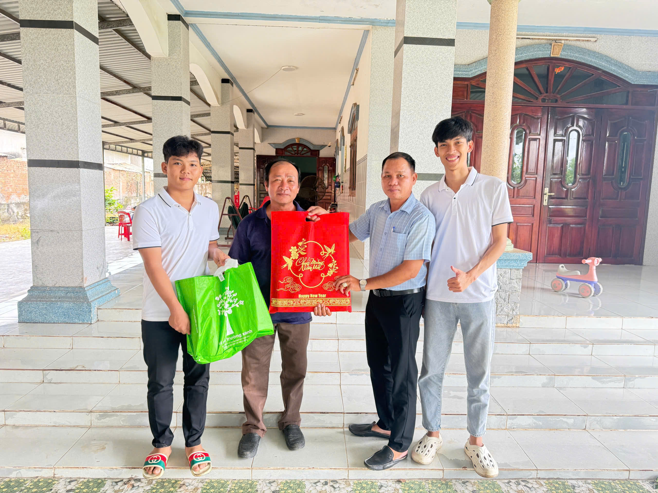 HOẠT ĐỘNG TẶNG QUÀ TẾT 2026 CHO CÁC NÔNG HỘ TẠI TÂY NINH