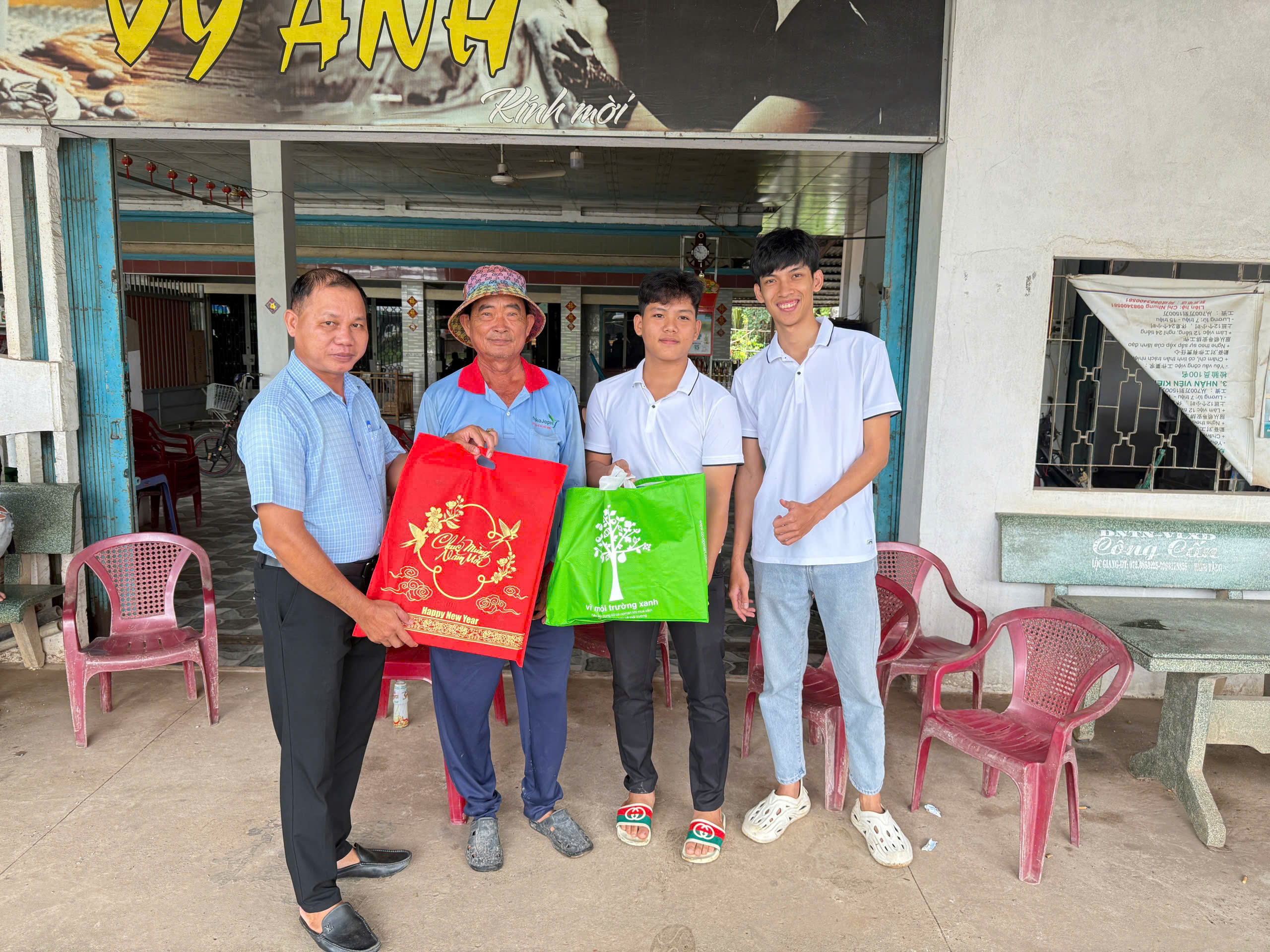 HOẠT ĐỘNG TẶNG QUÀ TẾT 2026 CHO CÁC NÔNG HỘ TẠI TÂY NINH