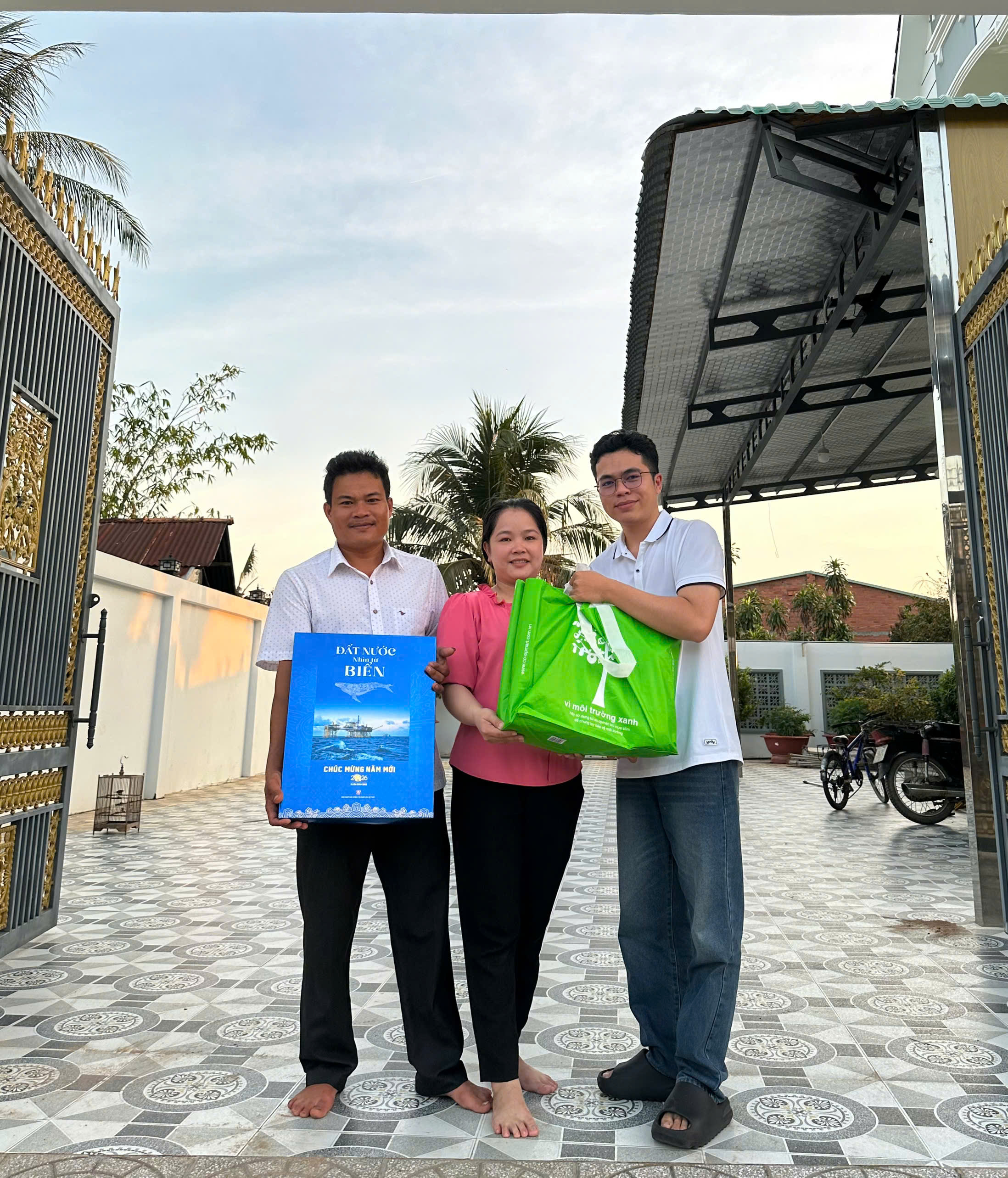 HOẠT ĐỘNG TẶNG QUÀ TẾT 2026 CHO CÁC NÔNG HỘ TẠI TÂY NINH