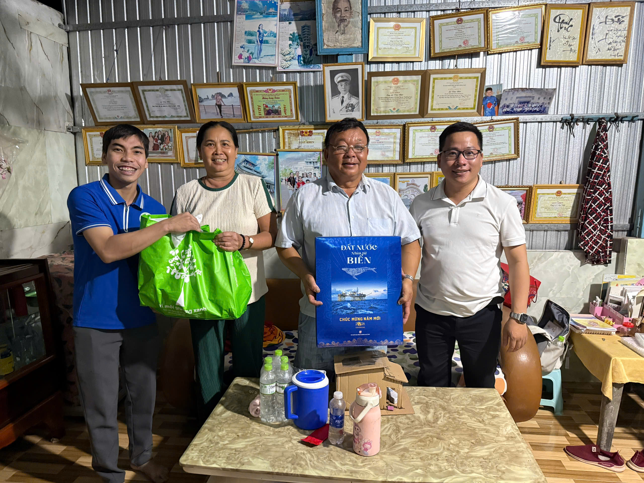 HOẠT ĐỘNG TẶNG QUÀ TẾT 2026 CHO CÁC NÔNG HỘ TẠI ĐỒNG THÁP