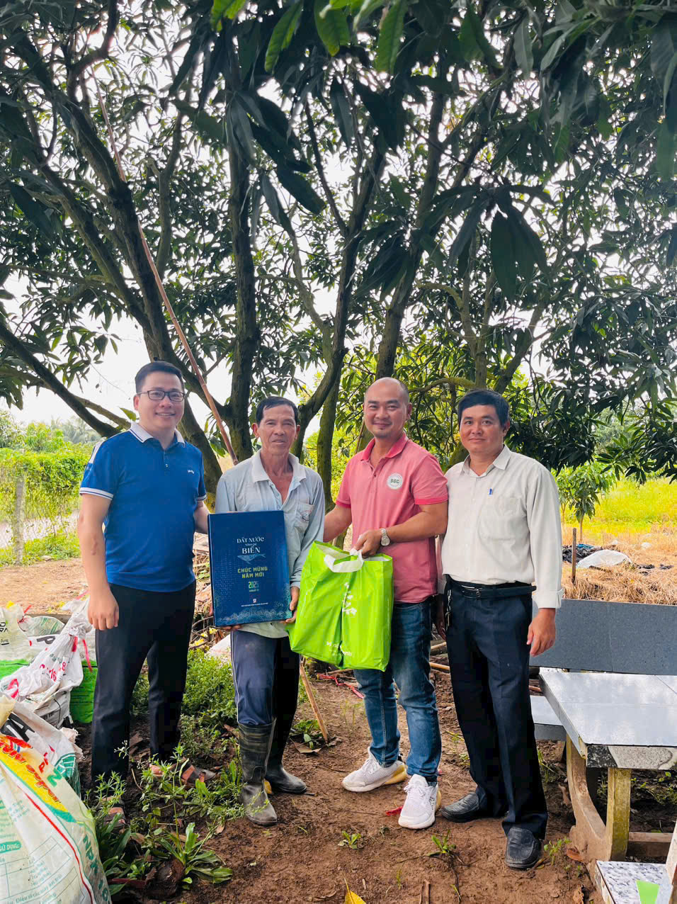 HOẠT ĐỘNG TẶNG QUÀ TẾT 2025 CHO CÁC NÔNG HỘ TẠI AN GIANG